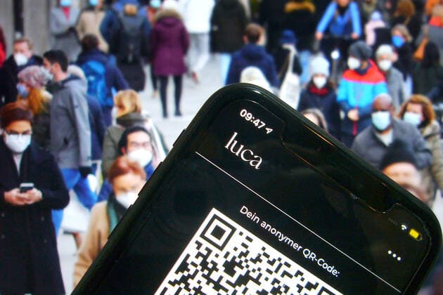 Themenbild,Symbolfoto Luca App. Digitale Kontaktnachverfolgung Bund und Laender erwaegen Einsatz der Luca-App Die App Luca, an der auch Rapper Smudo beteiligt ist, hat erst in einigen Gegenden Partnerschaften mit dem Gesundheitsamt. Aber jetzt ist Luca als bundesweite Ergaenzung zur Corona-Warn-App im Gespraech.