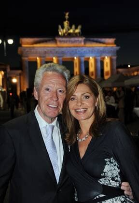 Maren Gilzer und Egon F. Freiheit bei der Tafel der Demokratie fuer 1500 Buerger am Brandenburger Tor in Berlin am 20.08.2010. *** Maren Gilzer and Egon F Freiheit at the table of democracy for 1500 citizens at the Brandenburg Gate in Berlin on 20 08 2010 Copyright: xEventpressx xTillmannx