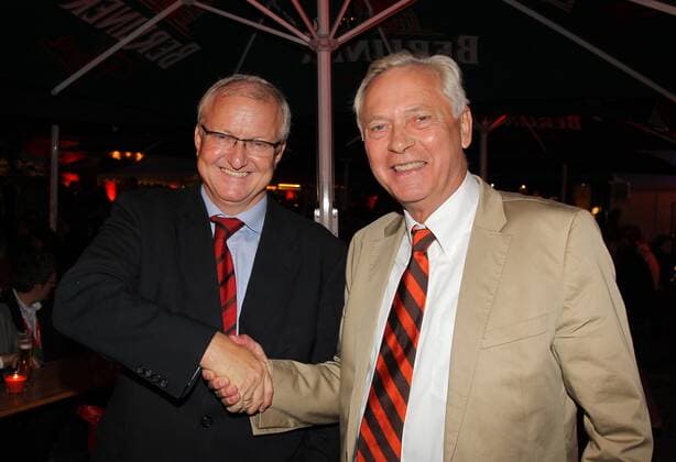 Uwe-Karsten Heye mitdem neuen Chefredakteur Uwe Knuepfer beim Vorwaerts Sommerfest der SPD in der Kulturbrauerei in in Berlin. *** Uwe Karsten Heye with the new editor-in-chief Uwe Knuepfer at the SPDs Vorwaerts summer party in the Kulturbrauerei in Berlin. Copyright: xEventpressxHerrmannx
