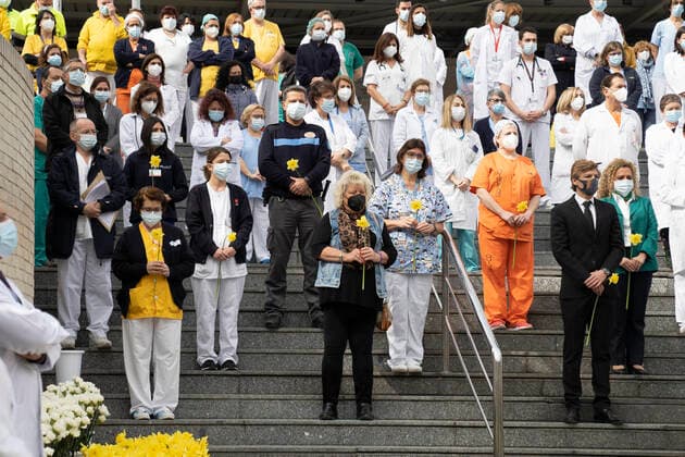 March 5, 2021, Madrid, Spain: Healthcare professionals pose with flowers during a gathering at the Gregoria Maranon Hospital to commemorate people who lost their lives due to the new coronavirus (Covid-19) pandemic in Madrid, Spain. Madrid Spain - ZUMAs197 20210305_zaa_s197_042 Copyright: xOscarxFuentesx