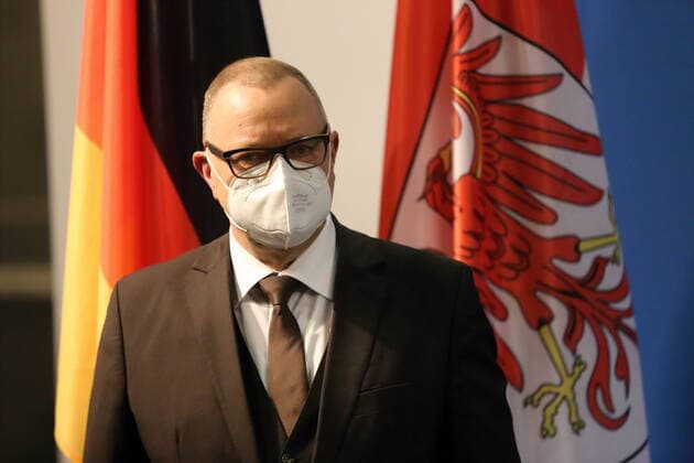 Innenminister Michael Stübgen (CDU) während einer Pressekonferenz zu geplanten Lockerungen der Maßnahmen gegen die Ausbreitung des Coronavirus, Staatskanzlei, Potsdam, 5. März 2021. Brandenburg Coronavirus PK