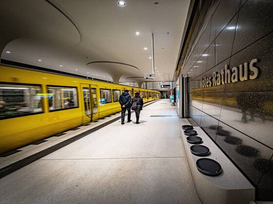 Berlin Mitte , Rotes Rathaus, U-Bahn Station Berlin