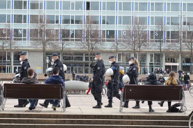 News Bilder des Tages Demonstrationen in Leipzig. Polizeikräfte zur Unterstützung aus Nordrhein-Westfalen in Leipzig. Die Polizeidirektion Leipzig hat über das Sächsische Staatsministerium des Innern Einsatzkräfte aus anderen Bundesländern angefordert. Mit aktuellem Stand wird die Leipziger Polizei durch Einsatzkräfte der sächsischen Bereitschaftspolizei sowie aus Berlin, Hessen, Nordrhein-Westfalen, Sachsen-Anhalt, Schleswig-Holstein und Thüringen unterstützt Unter der Führung der Polizeidirektion Leipzig hat sich die sächsische Polizei zur Gewährleistung der Versammlungsfreiheit auf einen Großeinsatz am Wochenende Vorbereitet.