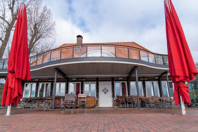 Corona-bedingt geschlossene Außengastronomie in Hamburg - Ausflugslokal Elv-Restaurant an der Hamburger Elbe -;Corona-bedingt geschlossene Außengastronomie in Hamburg - Ausflugslokal Elv-Restaurant an der Hamburger Elbe -, Hamburg Hamburg Deutschland Elv-Restaurant