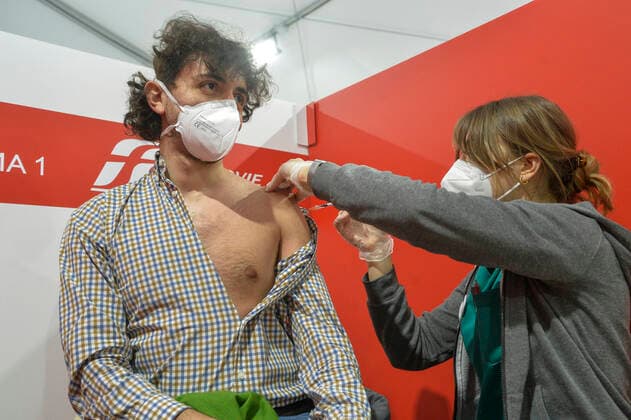 Inauguration of the new anti Covid vaccine center - 19 at Termini station in the photo vaccination with the AstraZeneca vaccine of health personnel Editorial Usage Only  Copyright: xSTEFANOxCAROFEIx xIPAx
