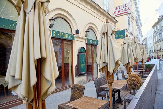 (210306) -- VIENNA, March 6, 2021 -- Photo taken on March 6, 2021 shows a closed restaurant in Vienna, Austria. For the year 2020, Austria s GDP recorded the most striking decline since 1945 with a minus of 6.6%. (Photo by Xinhua) AUSTRIA-VIENNA-COVID-19-GDP-DECLINE GeorgesxSchneider 