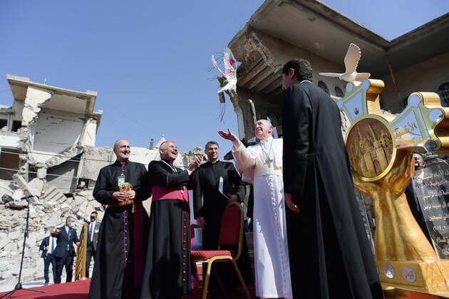 Bilder des Jahres 2021, News 03 März News Themen der Woche KW09 News Bilder des Tages March 7, 021 : Pope Francis makes a speech at Church square of Hosh al-Bieaa in Mosul Iraq  Copyright: x VATICANxMEDIAx CPPx xIPAx x CatholicxPressxPhotox