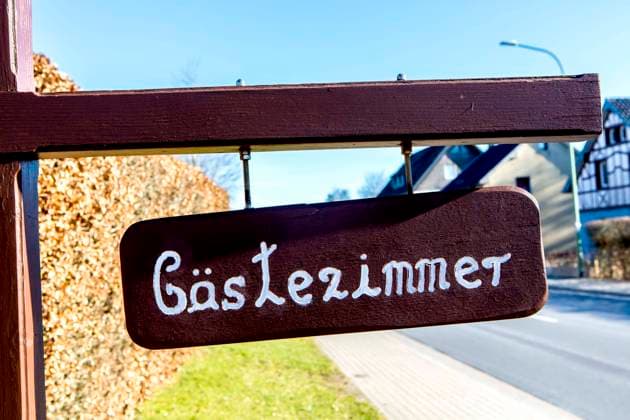 EIn Schild Gästezimmer in der Nähe von Monschau ( Städteregion Aachen NRW ) Gästezimmer