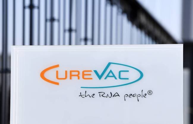 Tuebingen 07.03.2021 Firmenschild der CureVac AG am Hauptsitz der biopharmazeutisches Unternehmen CureVac AG in Tuebingen *** Tuebingen 07 03 2021 Company sign of CureVac AG at the headquarter of the biopharmaceutical company CureVac AG in Tuebingen ULMER