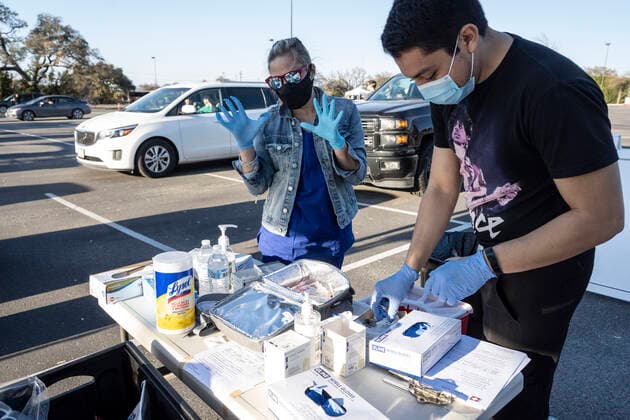 March 7, 2021, Round Rock, Texas, USA: Round Rock, TX USA March 6, 2021: Medical student Max Chehadi, r, works with Stephaniee Carter (l) to deliver vaccine to patients at a Williamson County 24-hour vaccine marathon to catch up with COVID-19 vaccination schedule after last month s devastating winter storm that crippled much of Texas. The goal was to vaccinate up to 7,000 Texans with first or second Moderna doses. Round Rock USA - ZUMAd150 20210307_znp_d150_034 Copyright: xBobxDaemmrichx