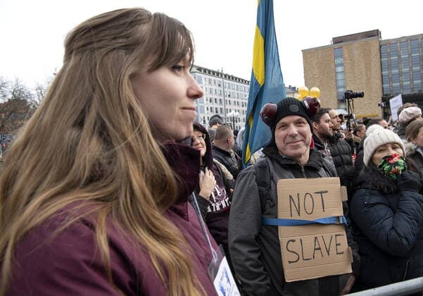Hundreds of people had gathered in central Stockholm to protest against the coronavirus restrictions set by the Swedish government Saturday 6 March 2020 Six police officers we  Copyright: xIVARSSONxJERKER Aftonbladetx Anti-covid freedom march Stockholm