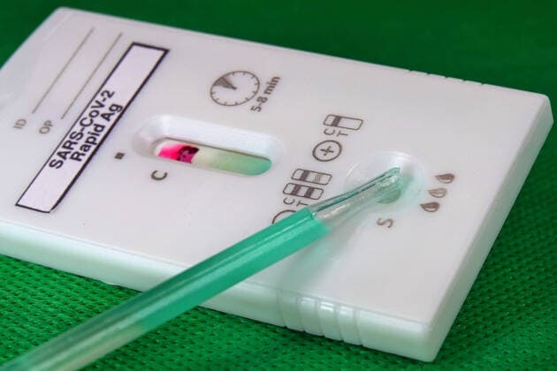 Symbolbild Corona- Covid-19 Schnelltest Symbolfoto Schnelltest