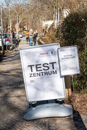 08.03.2021,Berlin,Deutschland,GER,Test Zentrum Bürger-Schnelltest in der Kurt-Weiß-Sporthalle in der Franzensbader Straße 16 Ortsteil Grunewald Bezirk Wilmersdorf.