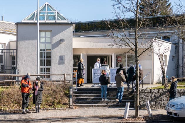 08.03.2021,Berlin,Deutschland,GER,Test Zentrum Bürger-Schnelltest in der Kurt-Weiß-Sporthalle in der Franzensbader Straße 16 Ortsteil Grunewald Bezirk Wilmersdorf.