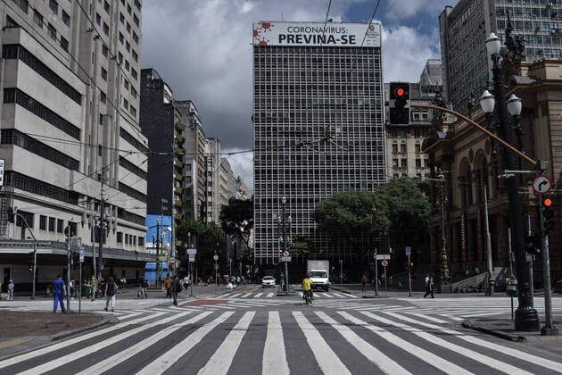 News Bilder des Tages SÃO PAULO, SP - 08.03.2021: FASE VERMELHA EM SÃO PAULO - The state of São Paulo is in the red phase of the São Paulo plan to contain the advance of Covid-19 (Coronavirus). Non-essential trade and parks will be closed from 06 03 to 19 03. In the photo movement in the region of Praça Ramos de Azevedo, in the center of the capital, this Monday (8). x2040038x  RobertoxCasimiro