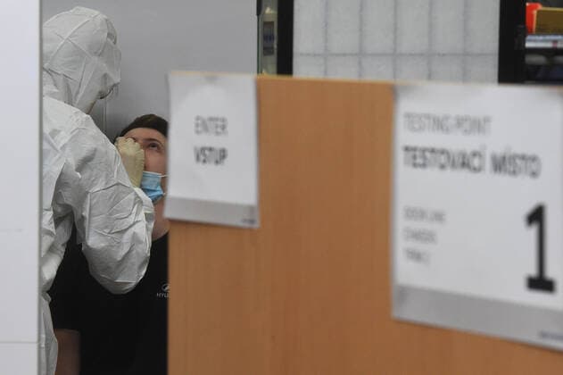Compulsory testing of employees for COVID-19 started in big companies with over 250 employees. Pictured testing point in Hyundai plant in Nosovice, Czech Republic, March 8, 2021. (CTKxPhoto JaroslavxOzana) CTKPhotoP202103080649801  JAO 03