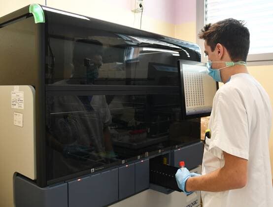 Varese, Italy ASST Sette Laghi Research procedure in the microbiology laboratory led by Prof. Fabrizio Maggi and his team during the reconstruction of the new virus genome with the sequencing of the entire instrumental of the entire spike protein, the part of Sars CoV- 2 In the photo: moments of the virus analysis and identification process  Copyright: xNickxZonnax xIPAx xNickxZonnax