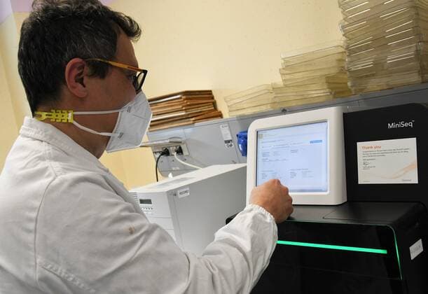 Varese, Italy ASST Sette Laghi Research procedure in the microbiology laboratory led by Prof. Fabrizio Maggi and his team during the reconstruction of the new virus genome with the sequencing of the entire instrumental of the entire spike protein, the part of Sars CoV- 2 In the photo: moments of the virus analysis and identification process  Copyright: xNickxZonnax xIPAx xNickxZonnax