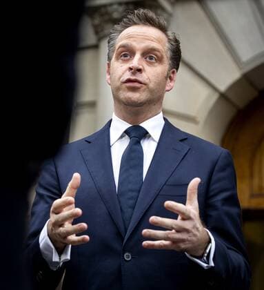 DEN HAAG - Hugo de Jonge, demissionair minister van Volksgezondheid, Welzijn en Sport, staat de pers te woord op het Binnenhof na afloop van een overleg van de Ministeriele Commissie COVID-19. ANP SEM VAN DER WAL Copyright: xHollandsexHoogtex xxANPx x429011410x
