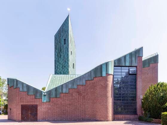 Architektur von Gottfried Böhm Katholische Pfarrkirche St. Paul, Architekt Gottfried Böhm, Bocholt, Münsterland, Nordrhein-Westfalen, Deutschland, Europa *** Catholic parish church St Paul, architect Gottfried Böhm, Bocholt, Münsterland, North Rhine-Westphalia, Germany, Europe Copyright: imageBROKER/ThomasxRobbin iblrbb06685856.jpg