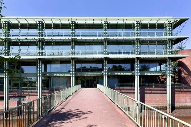 Architektur von Gottfried Böhm Neues Rathaus, Architekt Gottfried Böhm, Bocholt, Münsterland, Nordrhein-Westfalen, Deutschland, Europa *** New town hall, architect Gottfried Böhm, Bocholt, Münsterland, North Rhine-Westphalia, Germany, Europe Copyright: imageBROKER ThomasxRobbin iblrbb06685862.jpg