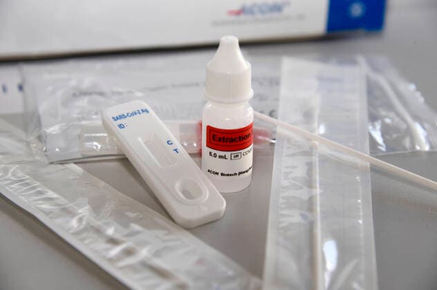 Vorstellung des Acon Biotech Flowflex SARS-CoV-2-Antigen Schnelltests, der über die Baumgartner & Rath GmbH Hightech Unternehmen vertrieben wird. (Symbolbild, Themenbild) München, 08.03.2021
