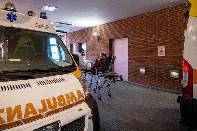 Coronavirus in Italien, Erhötes Patientenaufkommen im Niguarda Krankenhaus in Mailand Milan - Third wave of Covid-19 - Niguarda Hospital. Doctors, nurses, health personnel. COVID First Aid Editorial Usage Only  Copyright: xMarcoxPassarox xIPAx