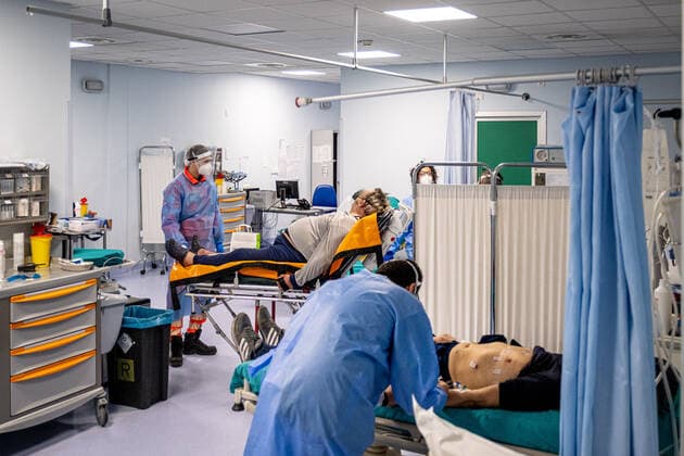 Coronavirus in Italien, Erhötes Patientenaufkommen im Niguarda Krankenhaus in Mailand Milan - Third wave of Covid-19 - Niguarda Hospital. Doctors, nurses, health personnel. COVID First Aid Editorial Usage Only  Copyright: xMarcoxPassarox xIPAx