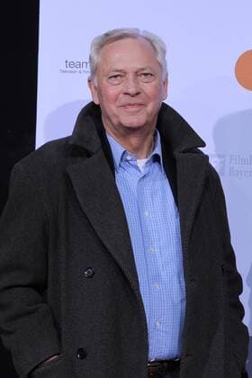 Uwe Karsten Heye bei der Premiere von - SCHICKSALSJAHRE - in der Astor Filmlounge am Kurfuerstendamm in Berlin . Am Sonntag, 13. Februar, und Montag, 14. Februar 2011 sendet das ZDF den zweiteiligen Film. *** Uwe Karsten Heye at the premiere of SCHICKSALSJAHRE in the Astor Filmlounge at Kurfuerstendamm in Berlin On Sunday, February 13, and Monday, February 14, 2011, ZDF will broadcast the two-part film Copyright: xEventpressxHerrmannx