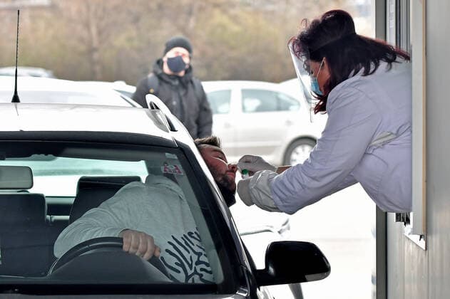 (210309) -- SARAJEVO, March 9, 2021 -- A health worker takes a sample from a man for COVID-19 test at a drive-thru testing station in Sarajevo, Bosnia and Herzegovina on March 9, 2021. (Photo by Xinhua) BOSNIA AND HERZEGOVINA-SARAJEVO-DRIVE-THRU COVID STATION NedimxGrabovica 