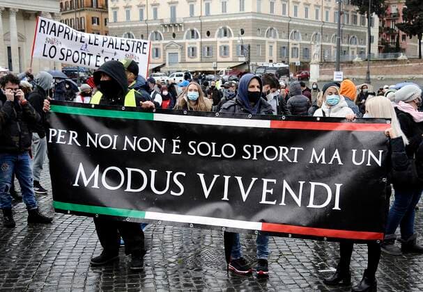 Coronavirus in Italien, Protest von Angestellten im Sport-Sektor in Rom Foto IPP Fabio Cimaglia Roma 09 03 2021 emergenza coronavirus - covid 19 nella foto la manifestazione di protesta dei lavoratori del settore sport Roma 09 03 2021 - Manifestazione