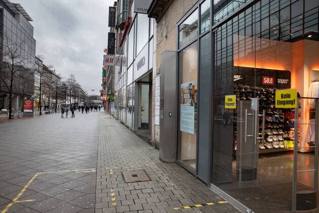 Coronavirus in Niedersachsen, Verlängerung des Lockdown wegen Hochinzidenz in Hannover Niedersachsen, Hannover, lVerlängerung des Corona-Shutdowns. wegen Hochinzidenz, leere Innenstadt von Hannover, gechlossene Geschäfte,