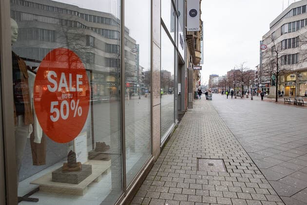 Coronavirus in Niedersachsen, Verlängerung des Lockdown wegen Hochinzidenz in Hannover Niedersachsen, Hannover, lVerlängerung des Corona-Shutdowns. wegen Hochinzidenz, leere Innenstadt von Hannover, gechlossene Geschäfte,