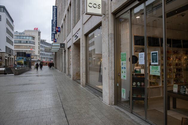 Coronavirus in Niedersachsen, Verlängerung des Lockdown wegen Hochinzidenz in Hannover Niedersachsen, Hannover, lVerlängerung des Corona-Shutdowns. wegen Hochinzidenz, leere Innenstadt von Hannover, gechlossene Geschäfte,