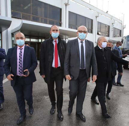 Coronavirus in Tunesien, Ankunft von Sputnik V Impfstoff aus Russland in Tunis January 1, 2000, Tunis, Tunisia: Tunisian Minister of Health, Faouzi Mehdi seen with other delegates during a ceremony to mark the arrival of 30,000 doses of the Sputnik V vaccine shipment at Tunis-Carthage International Airport. Tunis Tunisia - ZUMAs197 20000101_zaa_s197_151 Copyright: xJdidixWassimx