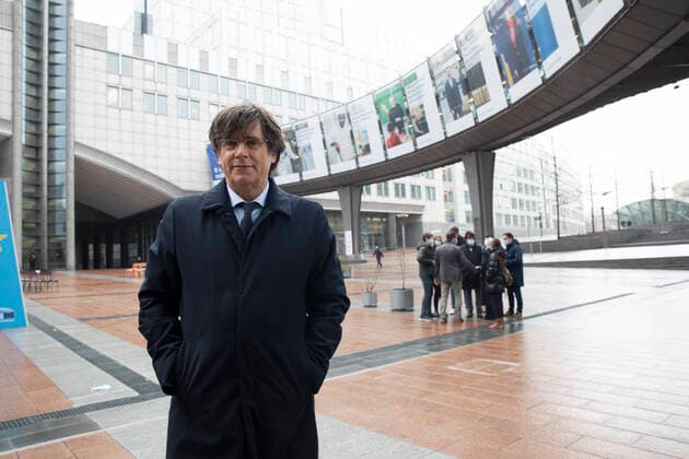The former president of the Generalitat, Carles Puigdemont, in front of the European Parliament, in Brussels (Belgium), on 9 March 2021. The plenary of the European Parliament has approved today to accept the request sent by the Supreme Court by which the parliamentary immunity of the former President of the Generalitat Carles Puigdemont will be suspended so that he can be tried in Spain for his role in the procÃ s . MEPs have also approved lifting the immunity of the other two representatives of JxCAT, the exconsellers Toni Comin and Clara Ponsati, who are also claimed by the Supreme Court. This decision, however, does not imply an automatic extradition but will serve to reactivate the processes opened in a court in Belgium, in the case Copyright: xHatimxKaghatx 3598728