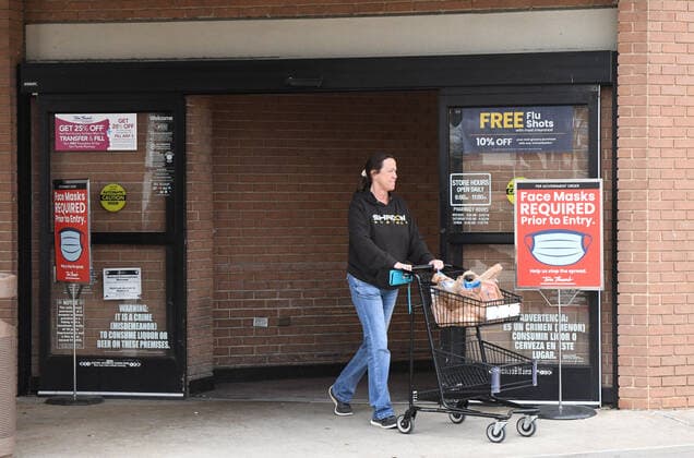 A mask mandate remains in effect as shoppers enter a store in Plano, Texas on Tuesday, March 9, 2021. Texas Gov. Greg Abbott fully rescinded the statewide mask order and is allowing business to reopen at full capacity effective March 10, 2021 leaving organizations and businesses to determine if they want to require customers to wear masks or not.  DAL2021030912 IANxHALPERIN