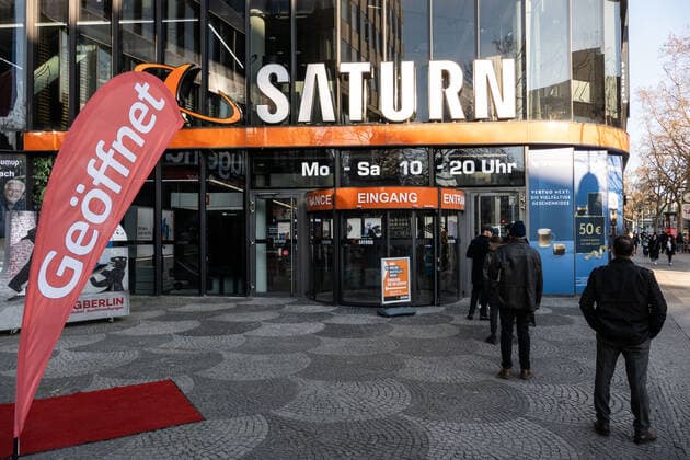 (210309) -- BERLIN, March 9, 2021 -- People queue to enter a store in Berlin, Germany, on March 9, 2021. Stores in Berlin were allowed to reopen with hygienic requirements and restrictions on Tuesday. (Photo by Xinhua) GERMANY-BERLIN-COVID-19-STORES-REOPENING StefanxZeitz 