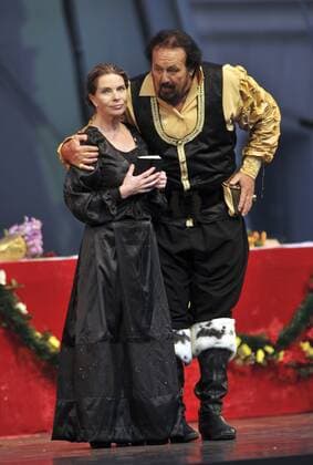 Gudrun Landgrebe (Rolle-Mutter), Peter Willy Willmann (Rolle-Jedermann) Premiere - Jedermann - anlaesslich der Thurn und Taxis Schlossfestspiele 2011 in Regensburg. *** Gudrun Landgrebe role Mother , Peter Willy Willmann role Everyman Premiere Everyman at the Thurn and Taxis Castle Festival 2011 in Regensburg Copyright: xEventpressxHannesxMagerstaedtx