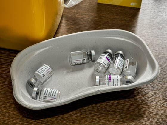 Impfstoff AstraZeneca Für mobile Impfteams eignet sich vor allem das Vaccine von AstraZeneca wegen der einfacheren Handhabung und Lagerung Bernd Günther BG-PRESS.de Copyright: xBerndxGüntherx