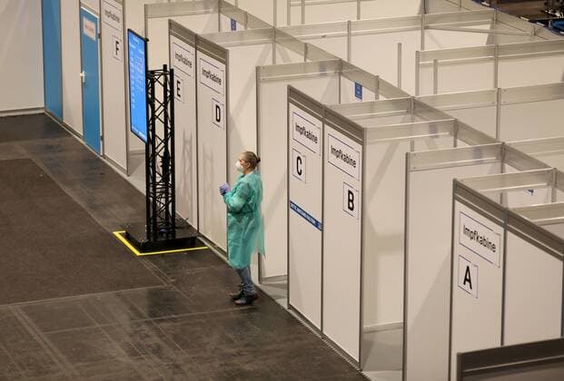 Erfurt - Eröffnung Impfzentrum 10.03.2021 , Erfurt, Messehalle, Impfzentrum Mittelthüringen, Eröffnung des Impfzentrums im Bild: Impfkabinen