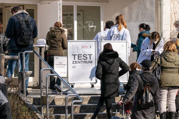 10.03.2021,Berlin,Deutschland,GER,Test Zentrum Bürger-Schnelltest in der Kurt-Weiß-Sporthalle in der Franzensbader Straße 16 Ortsteil Grunewald Bezirk Wilmersdorf.