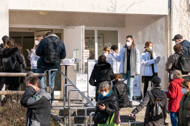 10.03.2021,Berlin,Deutschland,GER,Test Zentrum Bürger-Schnelltest in der Kurt-Weiß-Sporthalle in der Franzensbader Straße 16 Ortsteil Grunewald Bezirk Wilmersdorf.