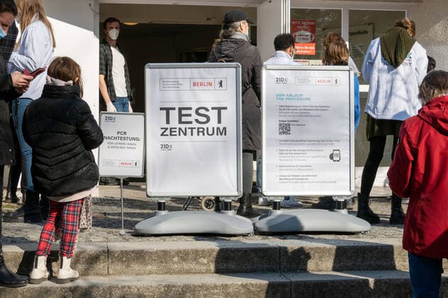 10.03.2021,Berlin,Deutschland,GER,Test Zentrum Bürger-Schnelltest in der Kurt-Weiß-Sporthalle in der Franzensbader Straße 16 Ortsteil Grunewald Bezirk Wilmersdorf.