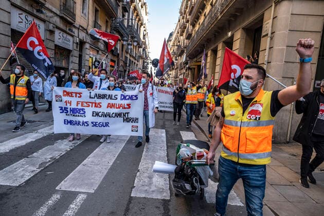 March 10, 2021, Barcelona, Catalonia, Spain: Protesters marching with banners and flags entering Plaza Sant Jaume during the demonstration..Under the slogan estemfartes (we are fed up), the Catalan Health Union Board, formed by minority unions, has mobilized health workers to a day of strike to denounce the physical fatigue of health professionals and salary cuts. Barcelona Spain - ZUMAs197 20210310_zaa_s197_155 Copyright: xPacoxFreirex