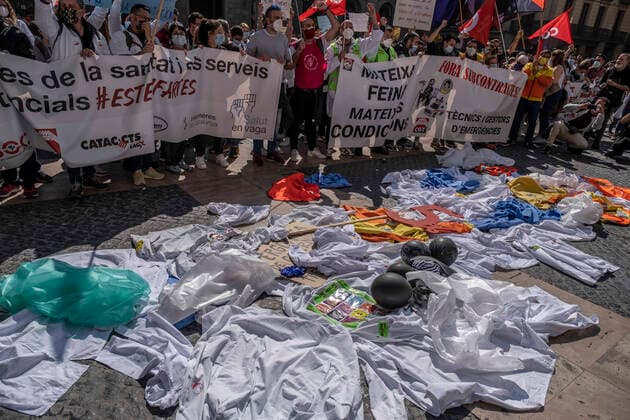 March 10, 2021, Barcelona, Catalonia, Spain: Placards and sanitary gowns thrown by the sanitary workers on the floor of the Plaza Sant Jaume at the door of the Palace of the Generalitat de Catalunya during the demonstration..Under the slogan estemfartes (we are fed up), the Catalan Health Union Board, formed by minority unions, has mobilized health workers to a day of strike to denounce the physical fatigue of health professionals and salary cuts. Barcelona Spain - ZUMAs197 20210310_zaa_s197_160 Copyright: xPacoxFreirex