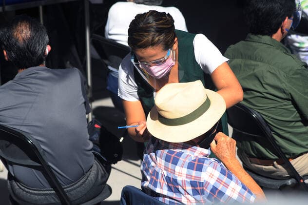 Mexico Increases Vaccination Against Covid-19 QUERETARO, MEXICO - MARCH 10: A nurse administrates a dose of Pfizer vaccine to a elderly, during a national vaccination program to immunize elderly over 60 years in a vaccine place located in La Canada, while the Mexican Government has ramps up vaccination against Covid-19. Have been applied more that 2.8 millions of dose in the country. On March 10, 2021 in Queretaro, Mexico Copyright: xFernandoxCamachox EYEPIXGROUP_FC_10032021_4713