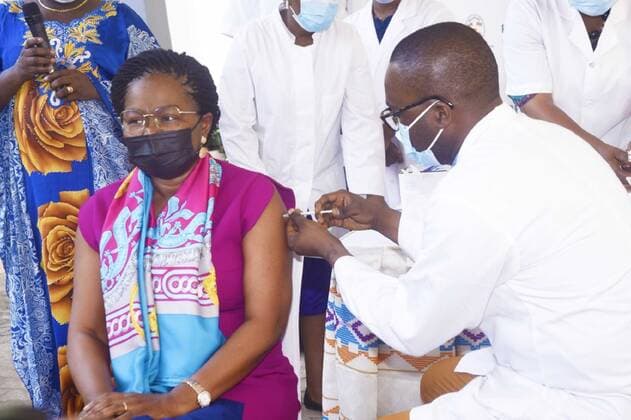 News Bilder des Tages (210311) -- LOME, March 11, 2021 -- Togolese Prime Minister Victoire Sidemeho Tomegah-Dogbe receives her first injection of AstraZeneca vaccine, in Lome, Togo, March 10, 2021. The nationwide immunization started Thursday, which targeted health personnel and people over 50 years, in the capital Lome and its outskirts considered the hardest hit by the pandemic. (Photo by Xinhua) TOGO-LOME-COVID-19-VACCINE VictorxKelenga 