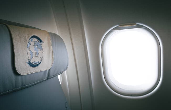 Fensterscheibe eines Flugzeuges der Flugbereitschaft der Bundeswehr, fotografiert anlaesslich der Reise des Aussenministers nach Paris. 11.03.2021. Berlin Deutschland *** Window pane of an aircraft of the Bundeswehr Air Force, photographed on the occasion of the trip of the Foreign Minister to Paris 11 03 2021 Berlin Germany Copyright: xFelixxZahn photothek.netx