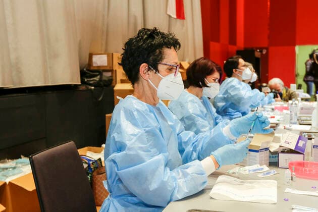 AUT, 2021-03-11; FEATURE COVID GESUNDHEIT - GROSSANGELEGTE IMPFAKTION MIT BIONTECH-PFIZER IM BEZIRK SCHWAZ: ;